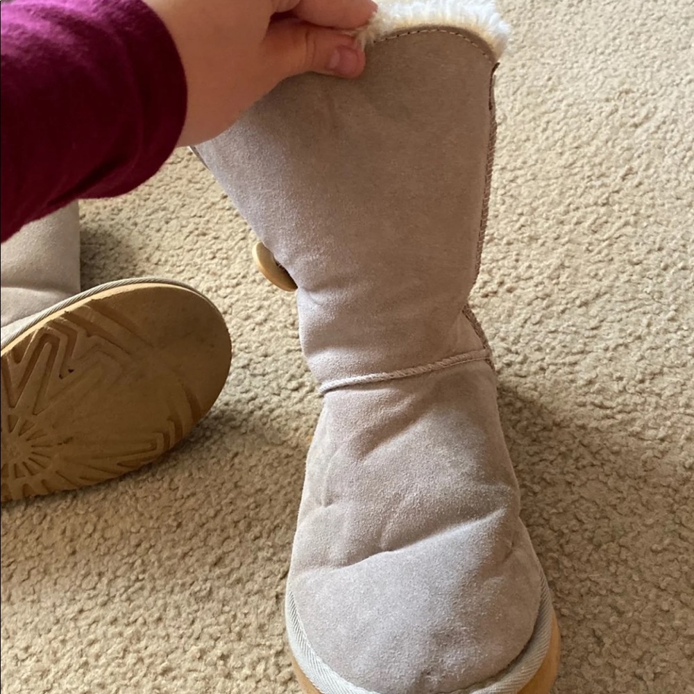 UGG Australia Boots - Picture 6 of 8